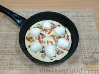 Фото приготовления рецепта: Омлет с варёными яйцами, грибами и сладким перцем - шаг №15