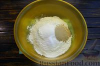Фото приготовления рецепта: Дрожжевая лепёшка с сырной начинкой и чесночной корочкой (в духовке) - шаг №2