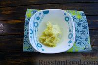 Фото приготовления рецепта: Дрожжевая лепёшка с сырной начинкой и чесночной корочкой (в духовке) - шаг №16