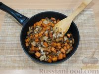 Фото приготовления рецепта: Гречка с грибами и тыквой - шаг №10
