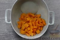 Фото приготовления рецепта: Тыква, запечённая с брынзой и помидорами - шаг №4