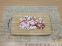 Фото приготовления рецепта: Тушёная капуста с салом и копчёной колбасой - шаг №4