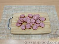 Фото приготовления рецепта: Тушёная капуста с салом и копчёной колбасой - шаг №7