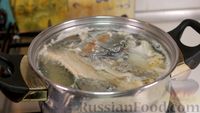 Фото приготовления рецепта: Уха из форели со сливками по-фински (лохикейтто) - шаг №2