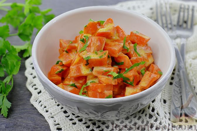 1. Салат из моркови, курицы, капусты и перца с соевой заправкой