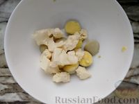 Фото приготовления рецепта: Фаршированные яйца с плавленым сыром и красной рыбой - шаг №4