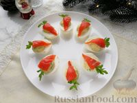 Фото приготовления рецепта: Фаршированные яйца с плавленым сыром и красной рыбой - шаг №10