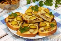 Фото к рецепту: Горячие бутерброды со шпротами, сыром и маринованным огурцом