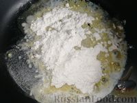 Фото приготовления рецепта: Куриное филе с грибами, запечённое в сметанно-сырном соусе - шаг №9