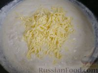 Фото приготовления рецепта: Куриное филе с грибами, запечённое в сметанно-сырном соусе - шаг №13
