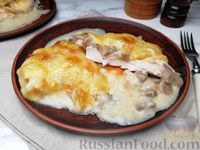 Фото приготовления рецепта: Куриное филе с грибами, запечённое в сметанно-сырном соусе - шаг №20