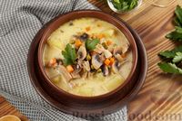 Фото к рецепту: Куриный суп с грибами, консервированным горошком и плавленым сыром