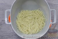 Фото приготовления рецепта: Спагетти с брокколи и беконом в сливочном соусе - шаг №10
