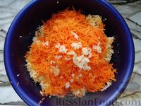 Фото приготовления рецепта: Закуска из моркови с сыром и яйцами - шаг №6