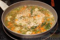 Фото приготовления рецепта: Рис с замороженными овощами (на сковороде) - шаг №7