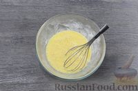 Фото приготовления рецепта: Яичные рулетики с сыром и чесноком - шаг №3