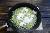 Фото приготовления рецепта: Тефтели в молочно-огуречном соусе, с гречкой - шаг №11