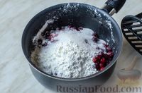 Фото приготовления рецепта: Песочный пирог с клюквой и меренгой - шаг №10