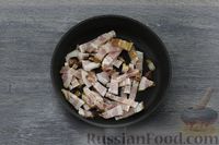 Фото приготовления рецепта: Запеканка из макарон с грибами и беконом - шаг №4