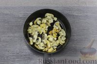 Фото приготовления рецепта: Рулет из лаваша с фасолью, грибами, капустой и помидором - шаг №4