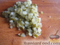 Фото приготовления рецепта: Гороховый постный суп с солеными огурчиками - шаг №5