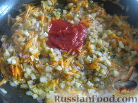 Фото приготовления рецепта: Гороховый постный суп с солеными огурчиками - шаг №7