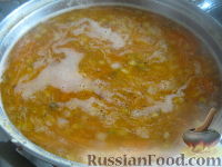 Фото приготовления рецепта: Гороховый постный суп с солеными огурчиками - шаг №8
