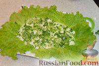 Фото приготовления рецепта: Салат с крабовыми палочками - шаг №2