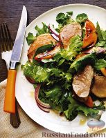 Фото к рецепту: Салат с жареным свиным филе и нектарином