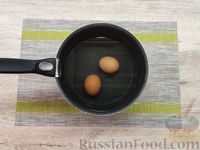 Фото приготовления рецепта: Крабовый салат в виде кролика - шаг №4