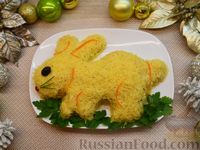 Фото приготовления рецепта: Крабовый салат в виде кролика - шаг №16
