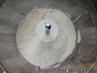Фото приготовления рецепта: Закусочный пирог с луком, грибами и сыром - шаг №3