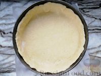 Фото приготовления рецепта: Закусочный пирог с луком, грибами и сыром - шаг №13