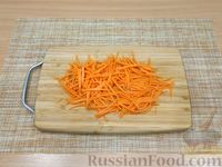 Фото приготовления рецепта: Салат с консервированной фасолью, перцем, морковью и помидором - шаг №5