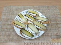 Фото приготовления рецепта: Бутерброды "Бантики" с творожным сыром, маринованными огурцами и ветчиной - шаг №9
