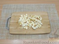 Фото приготовления рецепта: Сырники с изюмом и бананом - шаг №5
