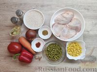 Фото приготовления рецепта: Куриные бёдрышки с рисом, овощами, горошком и кукурузой (на сковороде) - шаг №1