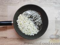Фото приготовления рецепта: Куриные бёдрышки с рисом, овощами, горошком и кукурузой (на сковороде) - шаг №8