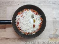 Фото приготовления рецепта: Куриные бёдрышки с рисом, овощами, горошком и кукурузой (на сковороде) - шаг №13