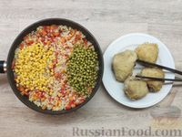 Фото приготовления рецепта: Куриные бёдрышки с рисом, овощами, горошком и кукурузой (на сковороде) - шаг №16
