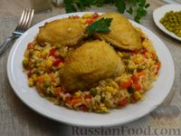Фото приготовления рецепта: Куриные бёдрышки с рисом, овощами, горошком и кукурузой (на сковороде) - шаг №19