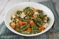 Фото к рецепту: Салат с запечённой тыквой, стручковой фасолью, фетой и оливками