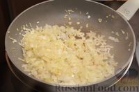 Фото приготовления рецепта: Томатный суп с копчёными рёбрышками и рисом - шаг №5
