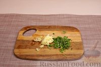 Фото приготовления рецепта: Томатный суп с копчёными рёбрышками и рисом - шаг №9