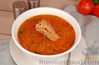 Фото к рецепту: Томатный суп с копчёными рёбрышками и рисом
