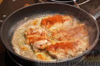 Фото приготовления рецепта: Куриные отбивные в сливочно-томатном соусе - шаг №7