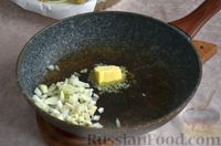 Фото приготовления рецепта: Рыба, запечённая с сыром и молочным соусом - шаг №6