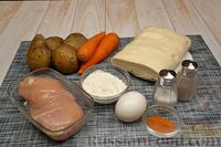 Фото приготовления рецепта: Слоёные открытые пирожки с курицей и картошкой - шаг №1