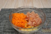 Фото приготовления рецепта: Слоёные открытые пирожки с курицей и картошкой - шаг №4