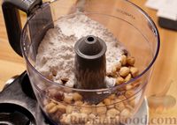 Фото приготовления рецепта: Фундучный дакуаз с шоколадным ганашем - шаг №2
